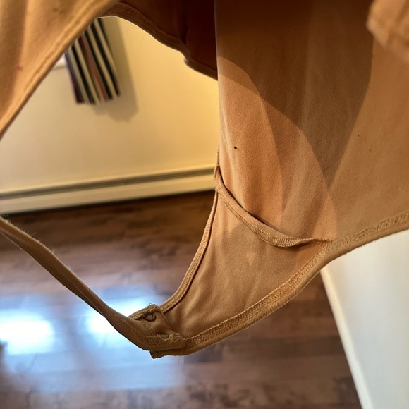 Abercrombie & Fitch Seamless Cutout Tank Bodysuit in beige — women’s size large - Picture 4 of 5